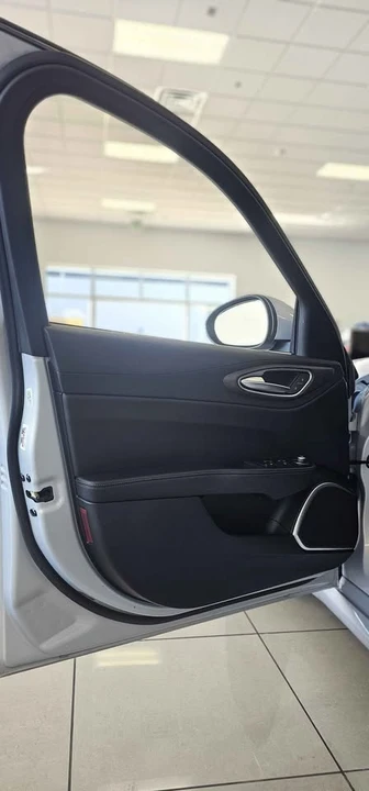 2022 Alfa Romeo Giulia - Image 7 of 19