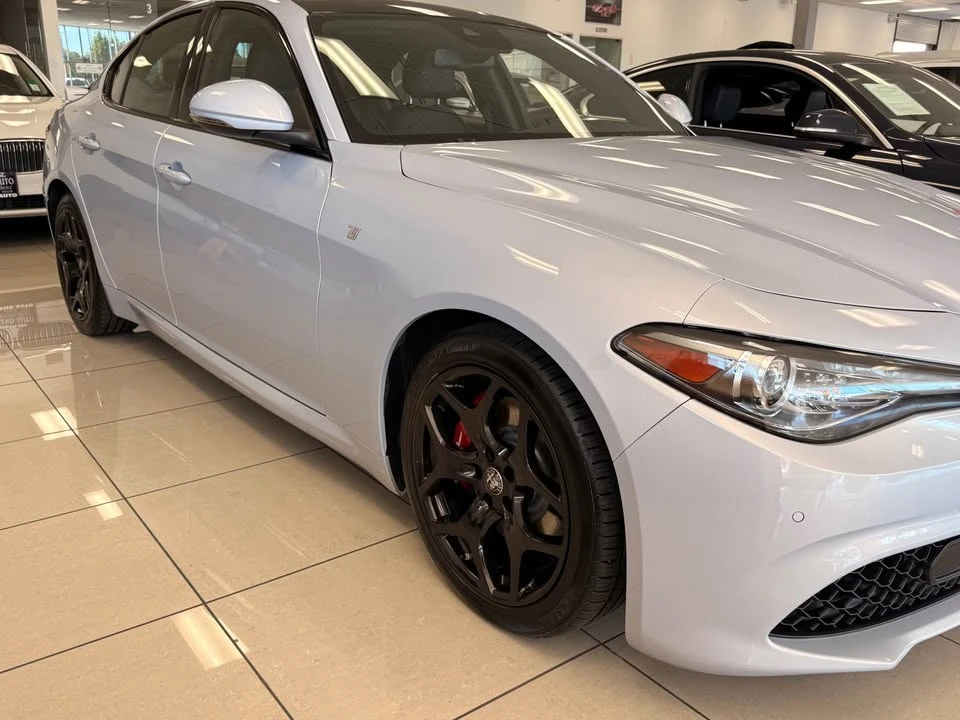 2022 Alfa Romeo Giulia - Image 2 of 18