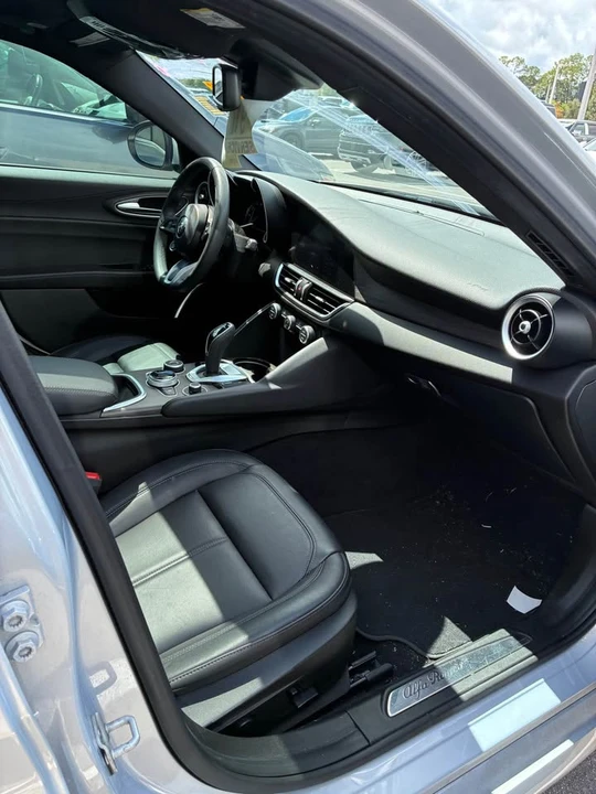 2022 Alfa Romeo Giulia - Image 6 of 8
