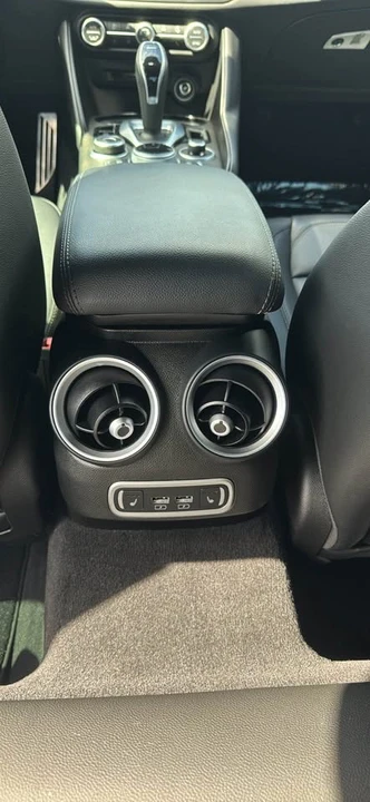 2022 Alfa Romeo Giulia - Image 8 of 10