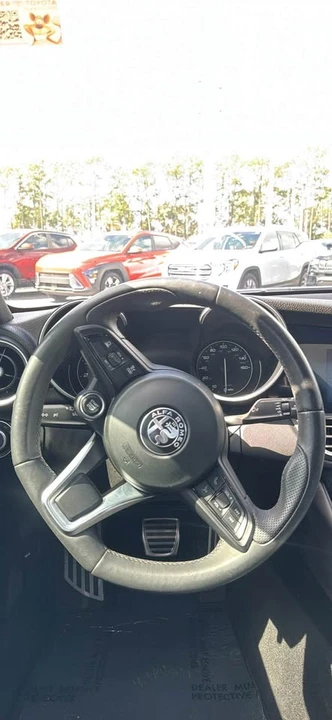 2022 Alfa Romeo Giulia - Image 10 of 10