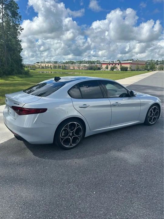 2022 Alfa Romeo Giulia - Image 5 of 13