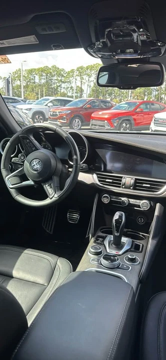 2022 Alfa Romeo Giulia - Image 9 of 10