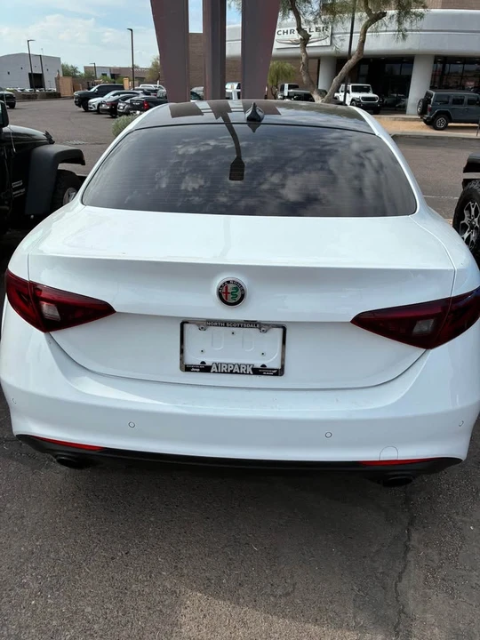 2022 Alfa Romeo Giulia - Image 5 of 10