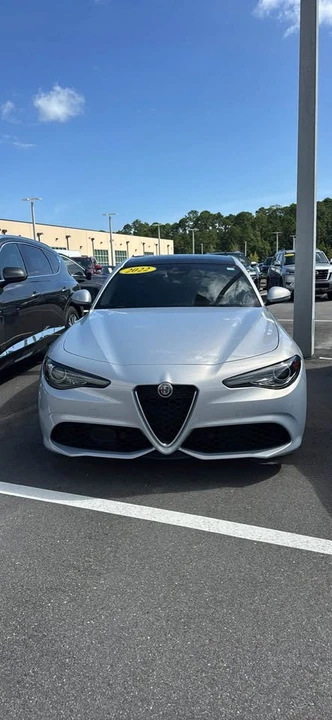 2022 Alfa Romeo Giulia - Image 2 of 10