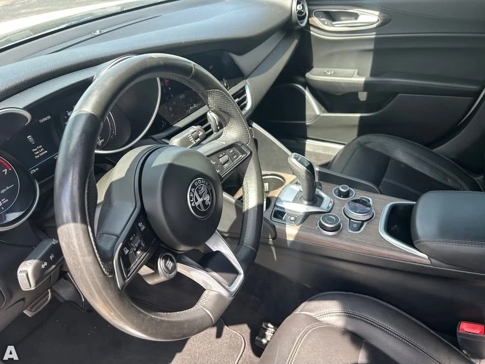 2022 Alfa Romeo Giulia - Image 18 of 18