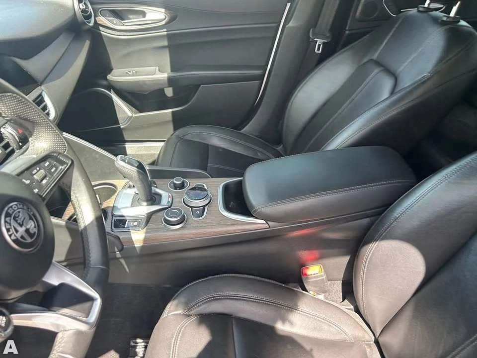 2022 Alfa Romeo Giulia - Image 17 of 18