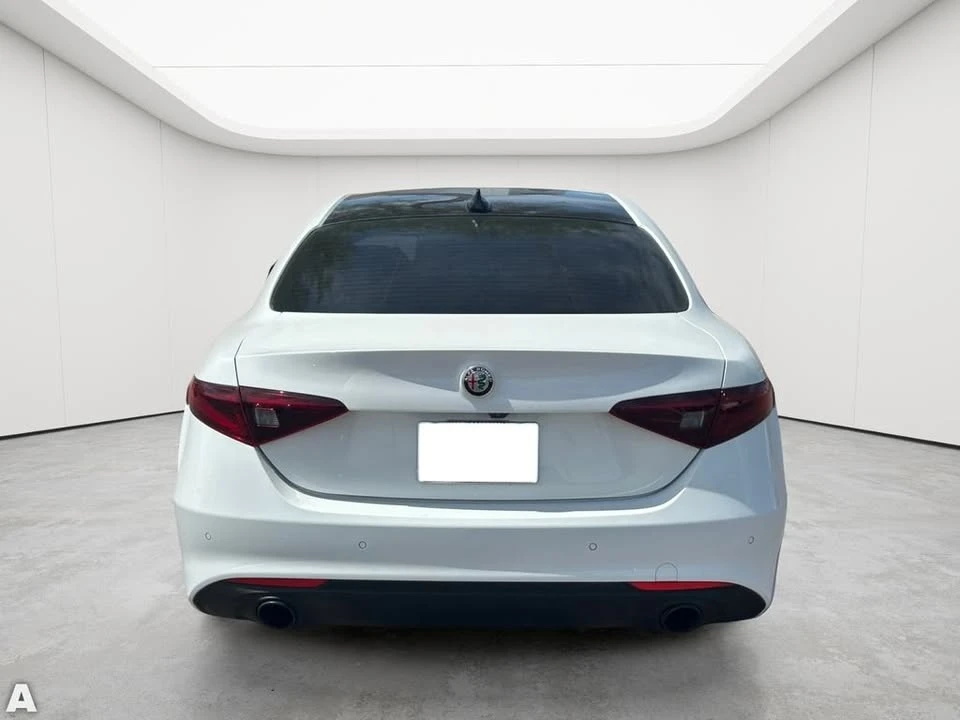 2022 Alfa Romeo Giulia - Image 7 of 18