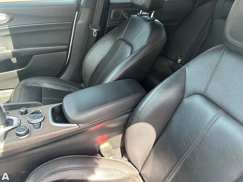 2022 Alfa Romeo Giulia - Image 16 of 18