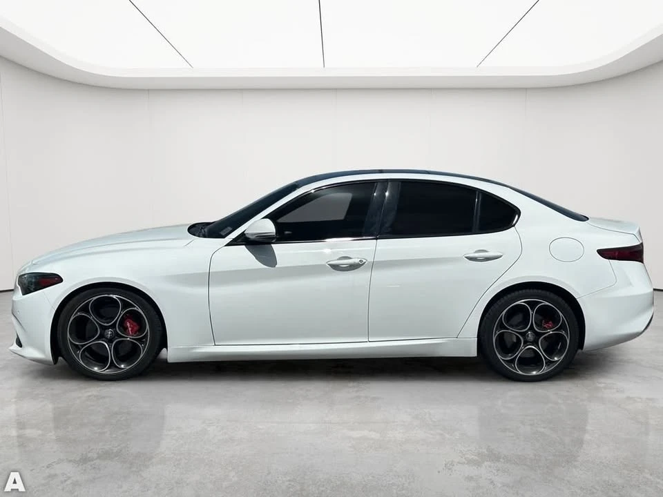 2022 Alfa Romeo Giulia - Image 2 of 18