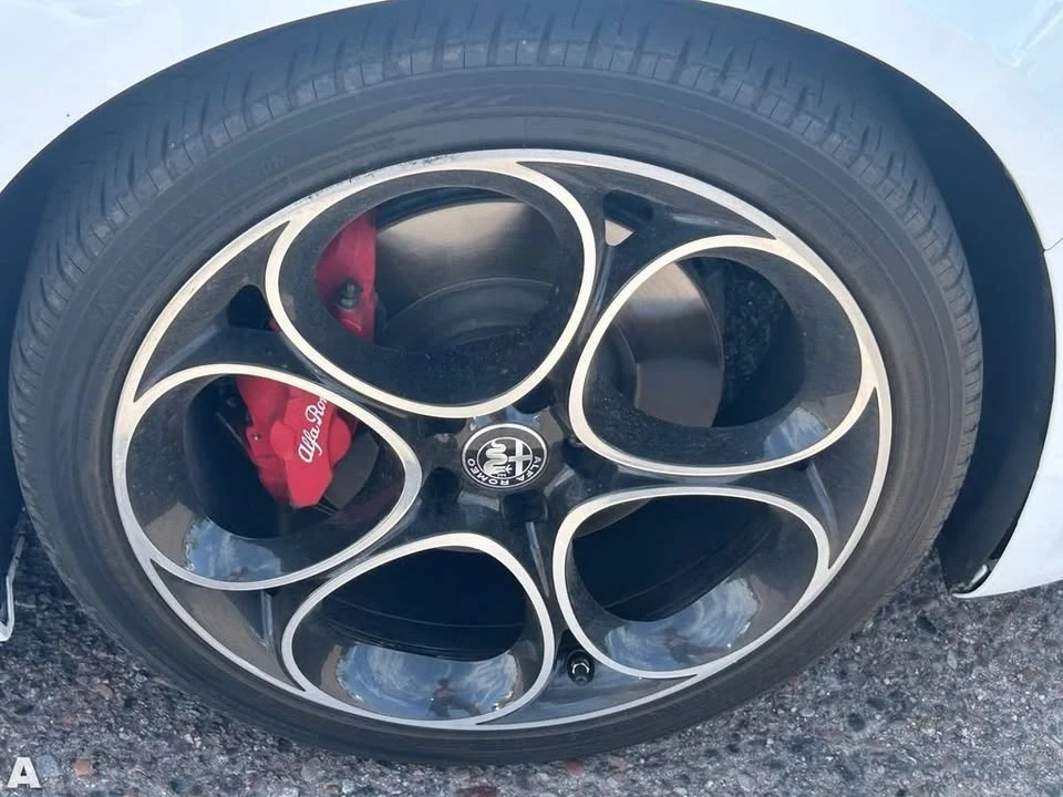 2022 Alfa Romeo Giulia - Image 8 of 18