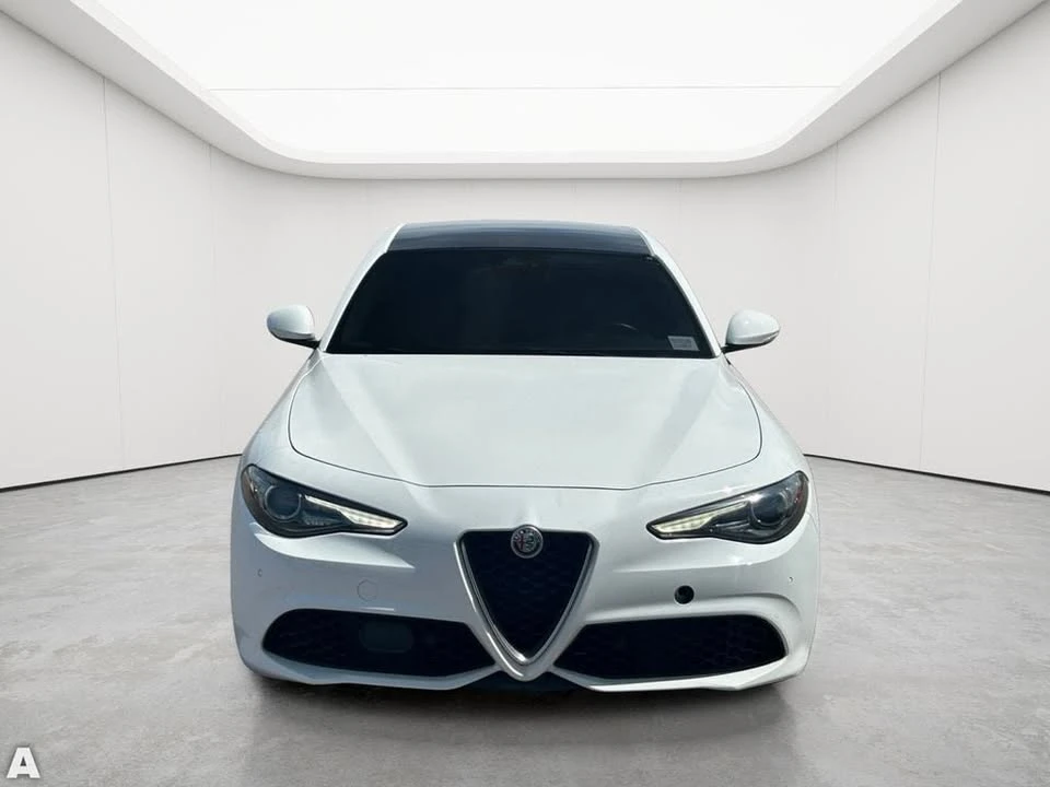 2022 Alfa Romeo Giulia - Image 6 of 18