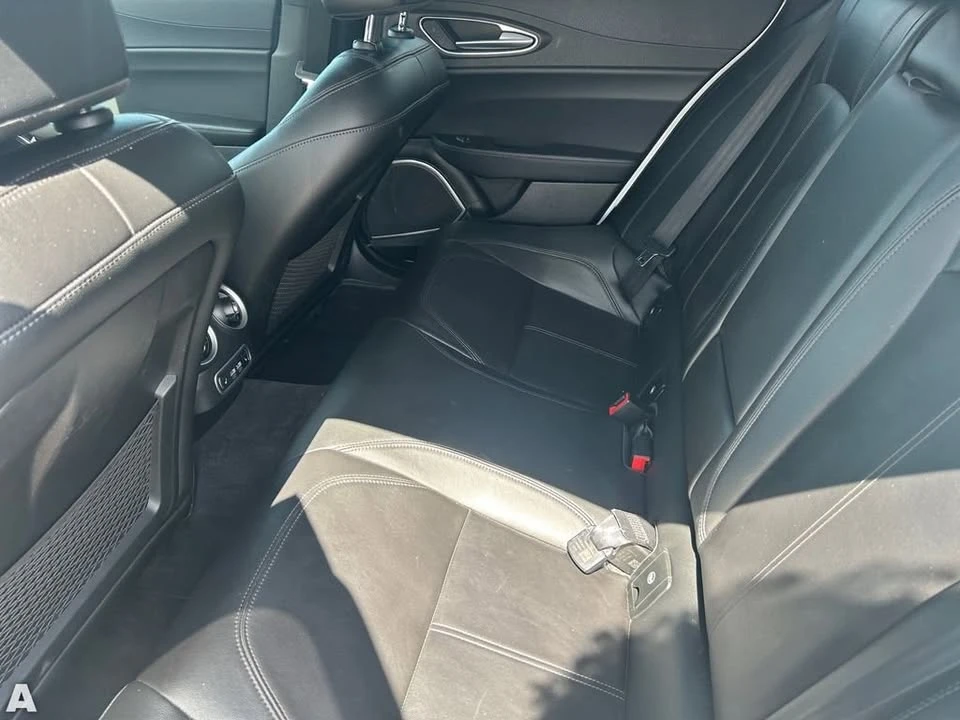 2022 Alfa Romeo Giulia - Image 15 of 18