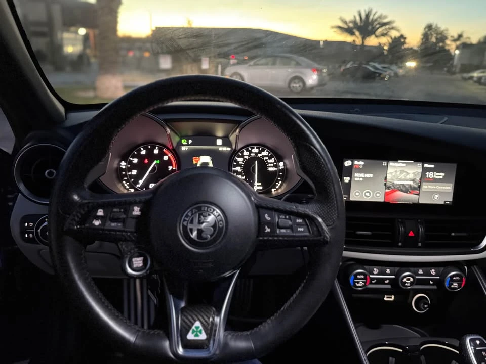 2022 Alfa Romeo Giulia - Image 10 of 16