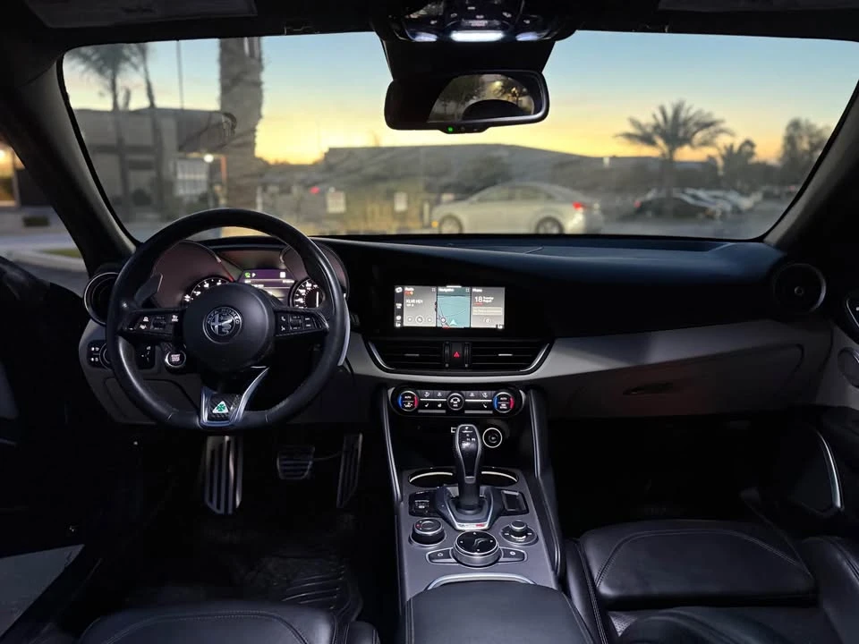 2022 Alfa Romeo Giulia - Image 11 of 16