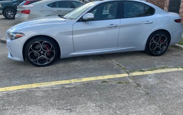 2022 Alfa Romeo Giulia - Image 8 of 9