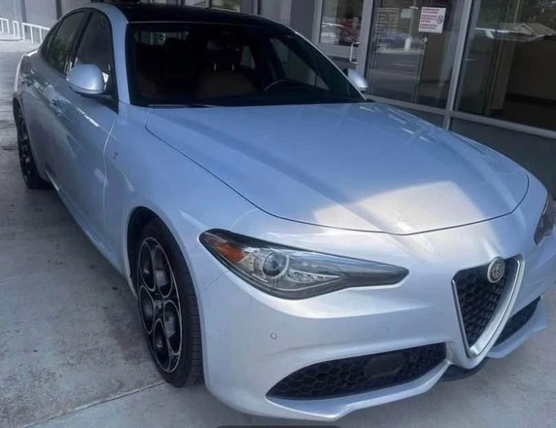 2022 Alfa Romeo Giulia - Image 2 of 9