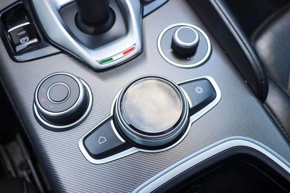 2022 Alfa Romeo Giulia - Image 18 of 20