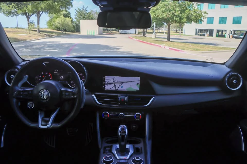 2022 Alfa Romeo Giulia - Image 11 of 20