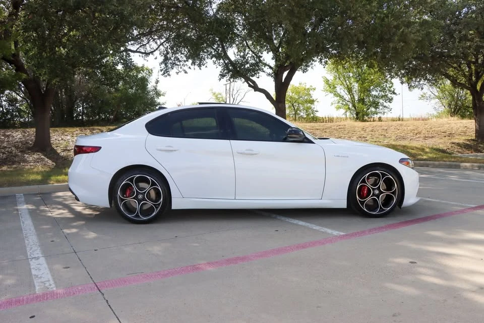 2022 Alfa Romeo Giulia - Image 4 of 20
