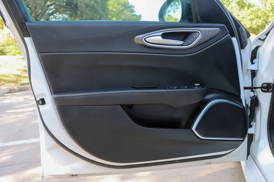 2022 Alfa Romeo Giulia - Image 8 of 20