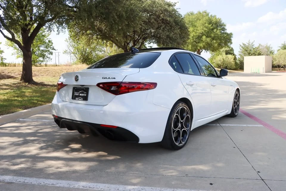 2022 Alfa Romeo Giulia - Image 3 of 20