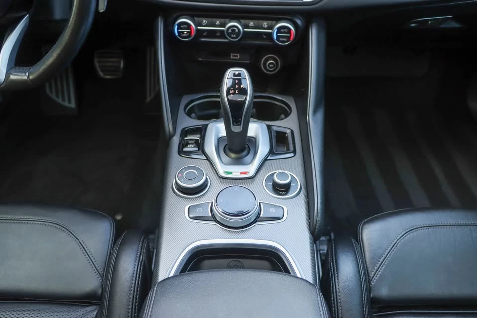 2022 Alfa Romeo Giulia - Image 12 of 20