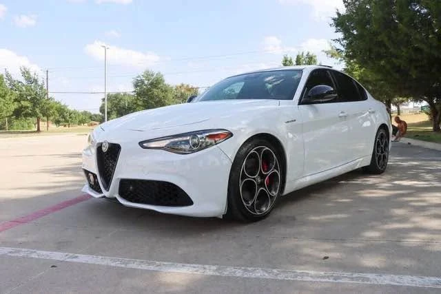 2022 Alfa Romeo Giulia - Image 3 of 9