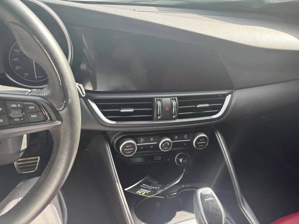2022 Alfa Romeo Giulia - Image 7 of 10
