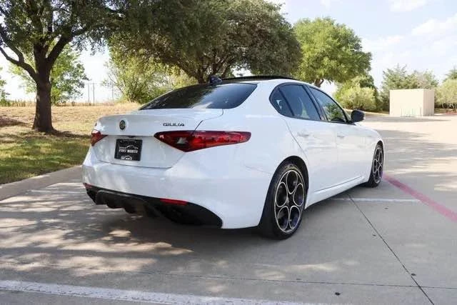 2022 Alfa Romeo Giulia - Image 6 of 9