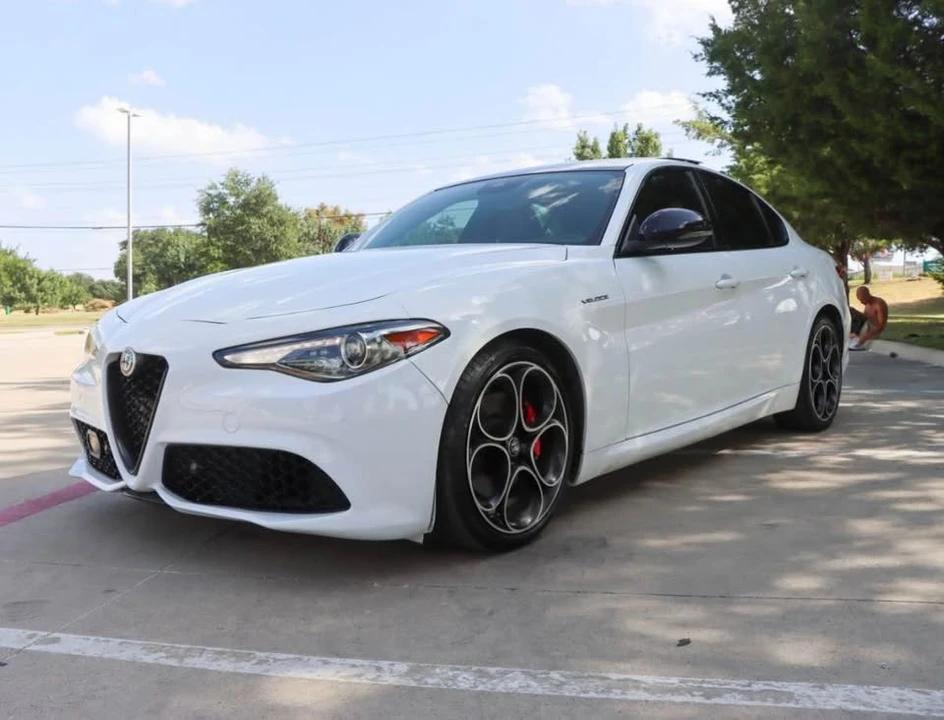 2022 Alfa Romeo Giulia - Image 2 of 11