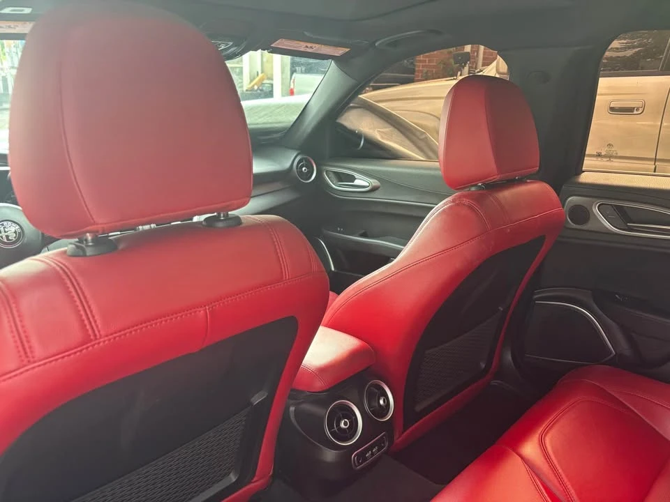 2022 Alfa Romeo Giulia - Image 9 of 10
