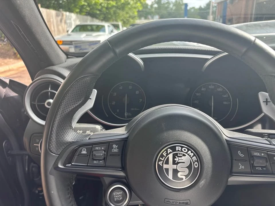 2022 Alfa Romeo Giulia - Image 6 of 10
