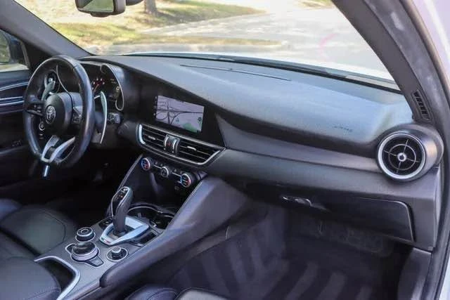 2022 Alfa Romeo Giulia - Image 9 of 9