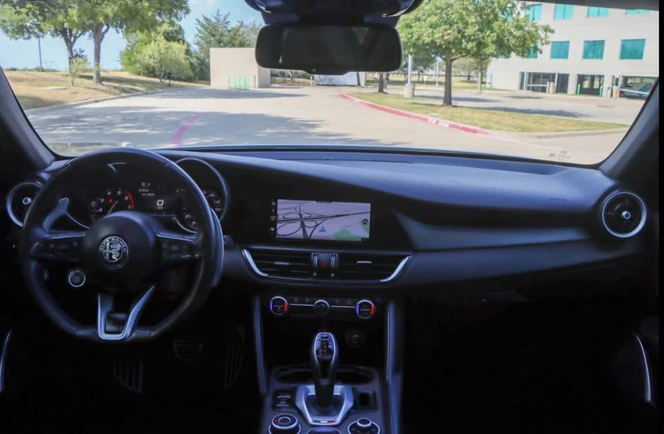 2022 Alfa Romeo Giulia - Image 9 of 11