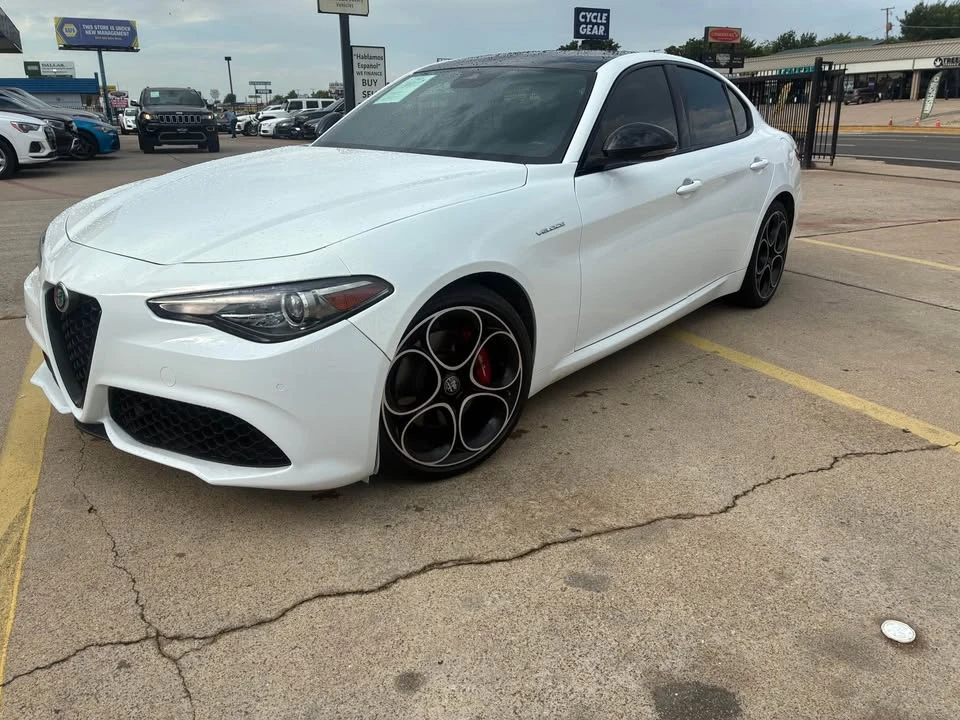 2022 Alfa Romeo Giulia - Image 3 of 9