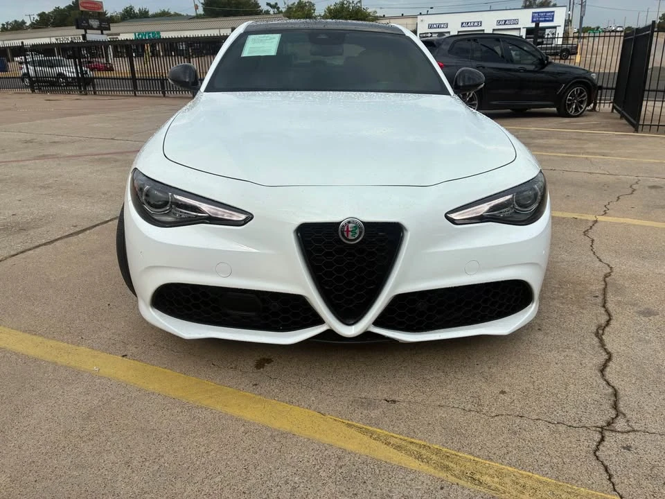2022 Alfa Romeo Giulia - Image 2 of 9
