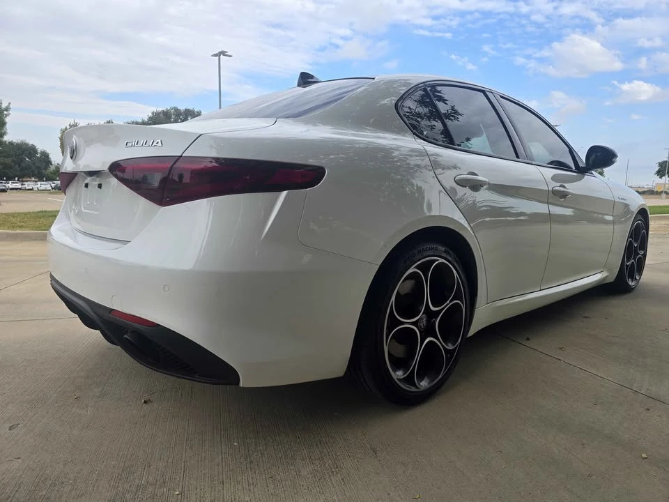 2022 Alfa Romeo Giulia - Image 5 of 15