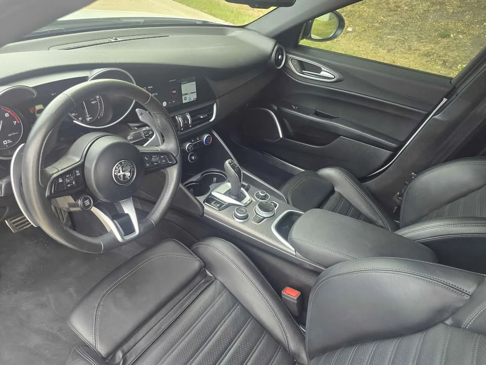2022 Alfa Romeo Giulia - Image 9 of 15