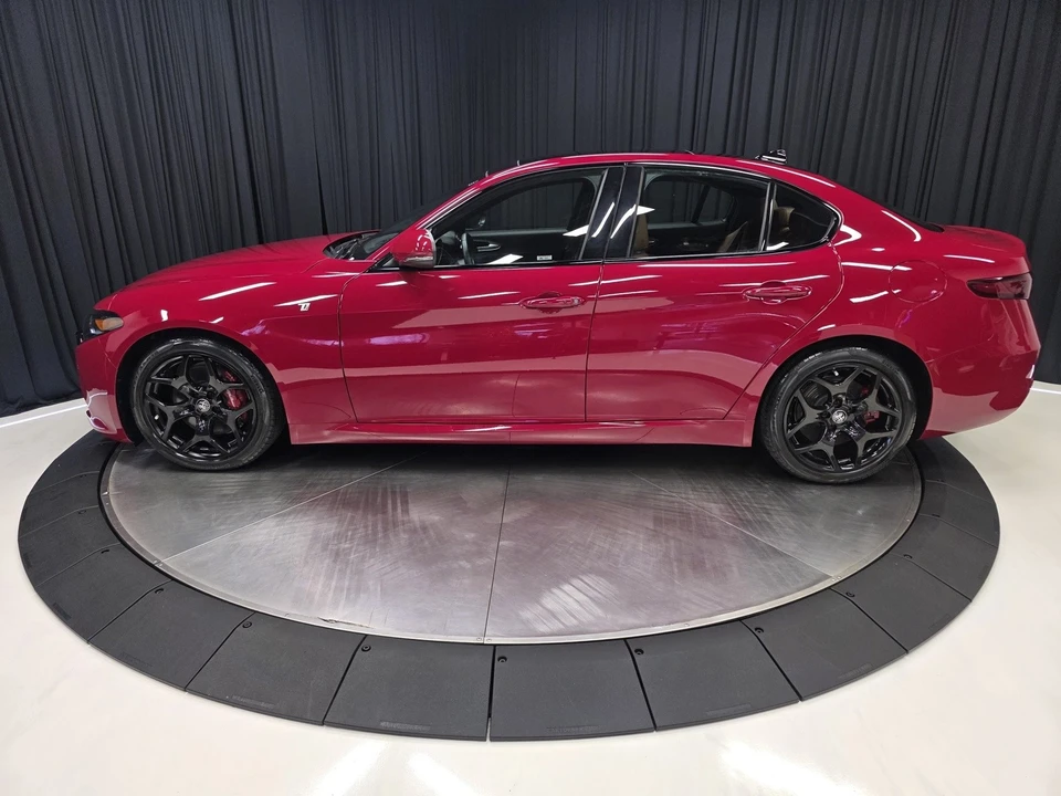 2022 Alfa Romeo Giulia - Image 8 of 12