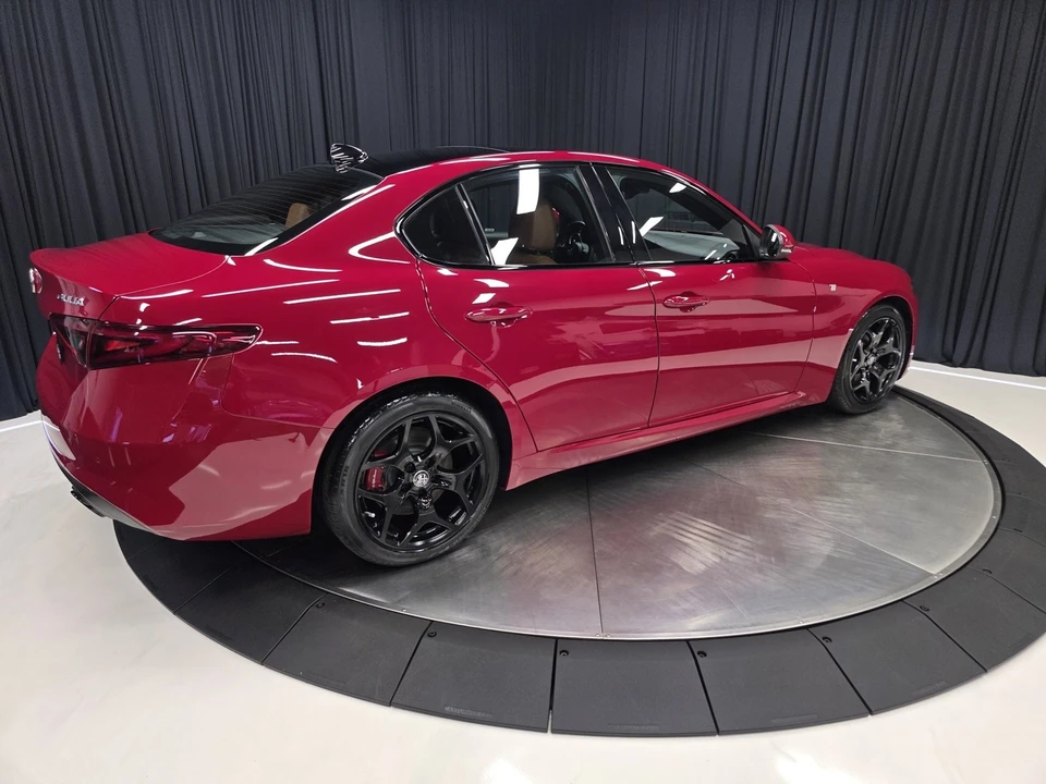 2022 Alfa Romeo Giulia - Image 11 of 12
