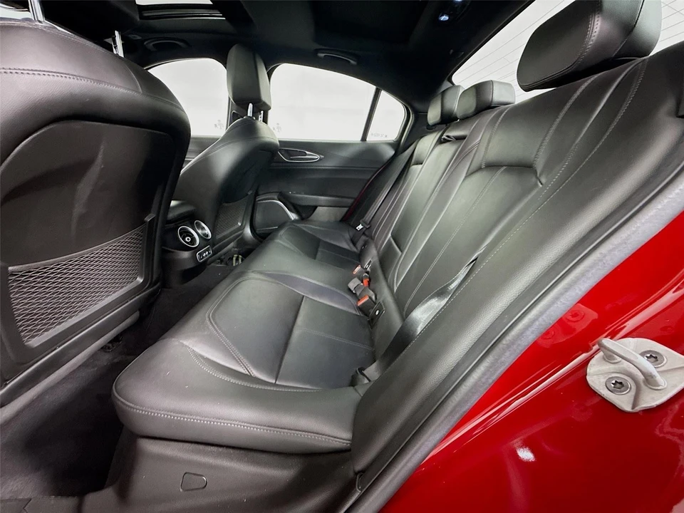 2022 Alfa Romeo Giulia - Image 21 of 31