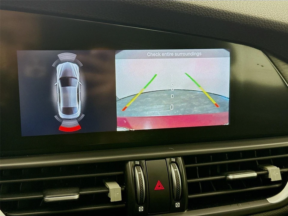 2022 Alfa Romeo Giulia - Image 12 of 31