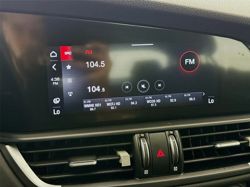 2022 Alfa Romeo Giulia - Image 11 of 31