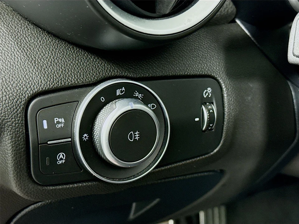 2022 Alfa Romeo Giulia - Image 8 of 31