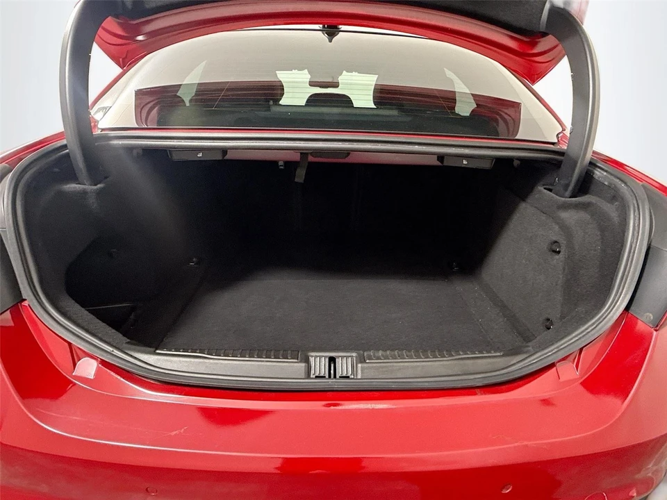 2022 Alfa Romeo Giulia - Image 22 of 31
