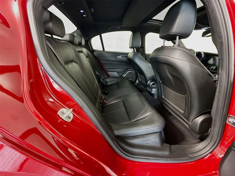 2022 Alfa Romeo Giulia - Image 23 of 31