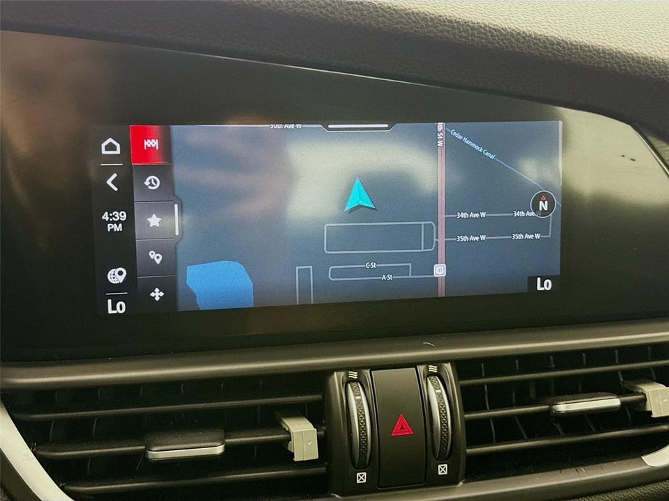 2022 Alfa Romeo Giulia - Image 13 of 31