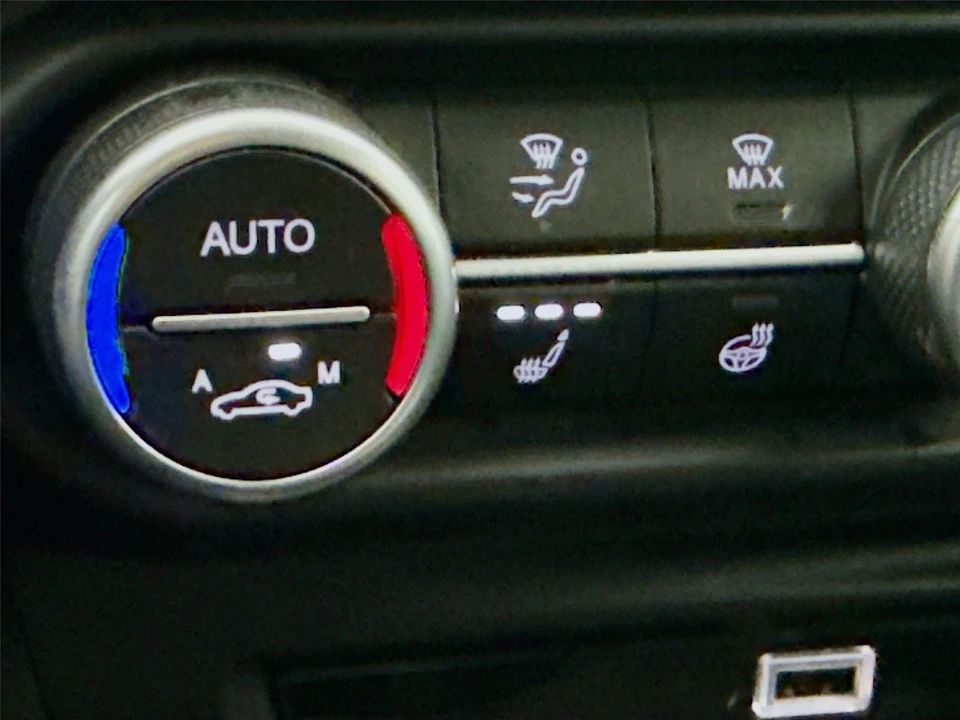 2022 Alfa Romeo Giulia - Image 14 of 31