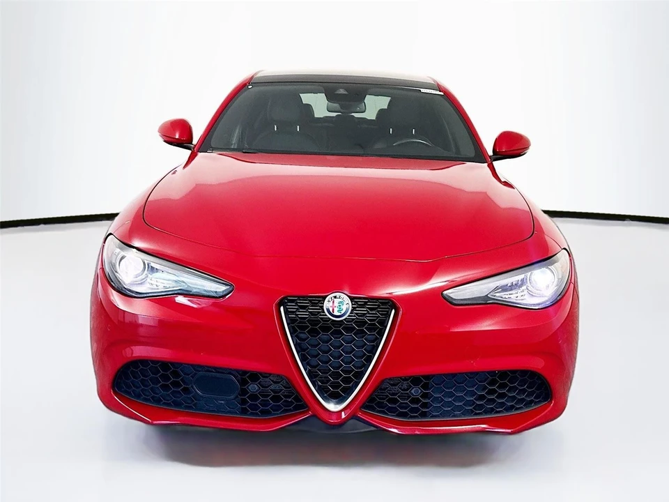 2022 Alfa Romeo Giulia - Image 26 of 31